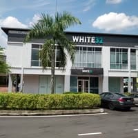 White 32 Dental Invisalign Implant Centre